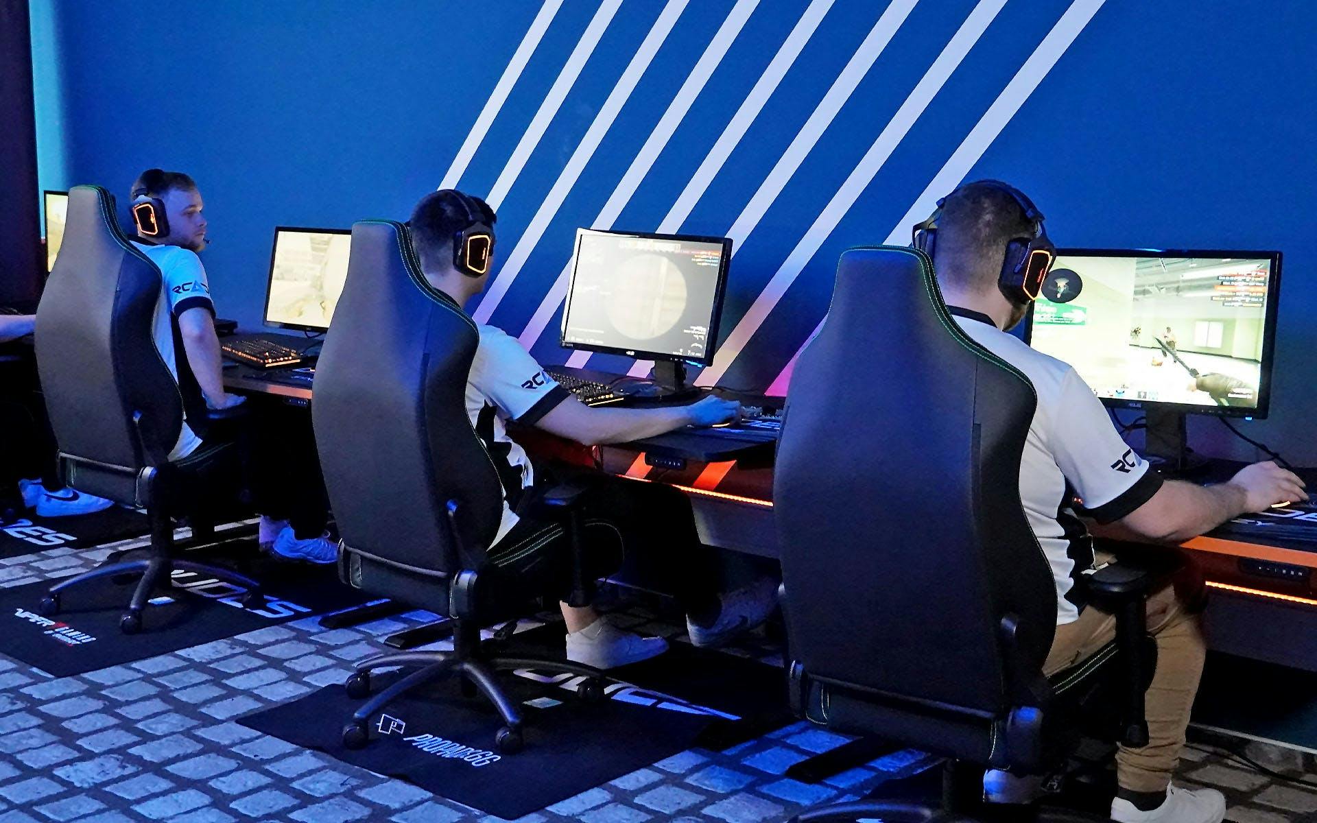 LETGOSPT Gamingtisch PC- Gaming Schreibtisch und Gaming Stuhl Set, mit  Massage Lendenkissen, Z-form Stabiler Computertisch, Verstellbare Bürostuhl  Gamer Stuhl