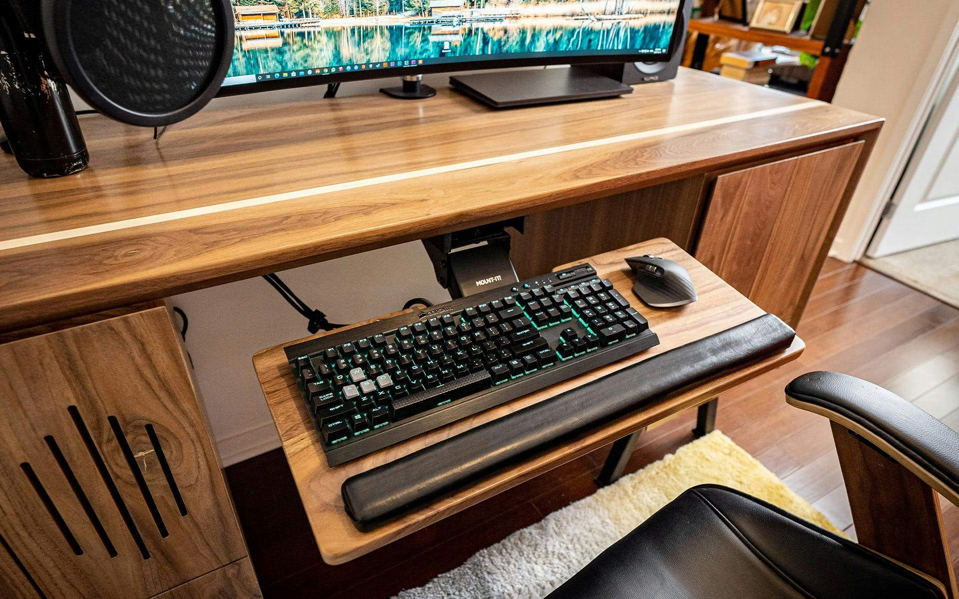 Gamers should keep their hands off keyboard drawers | Credit: zacbuilds.com