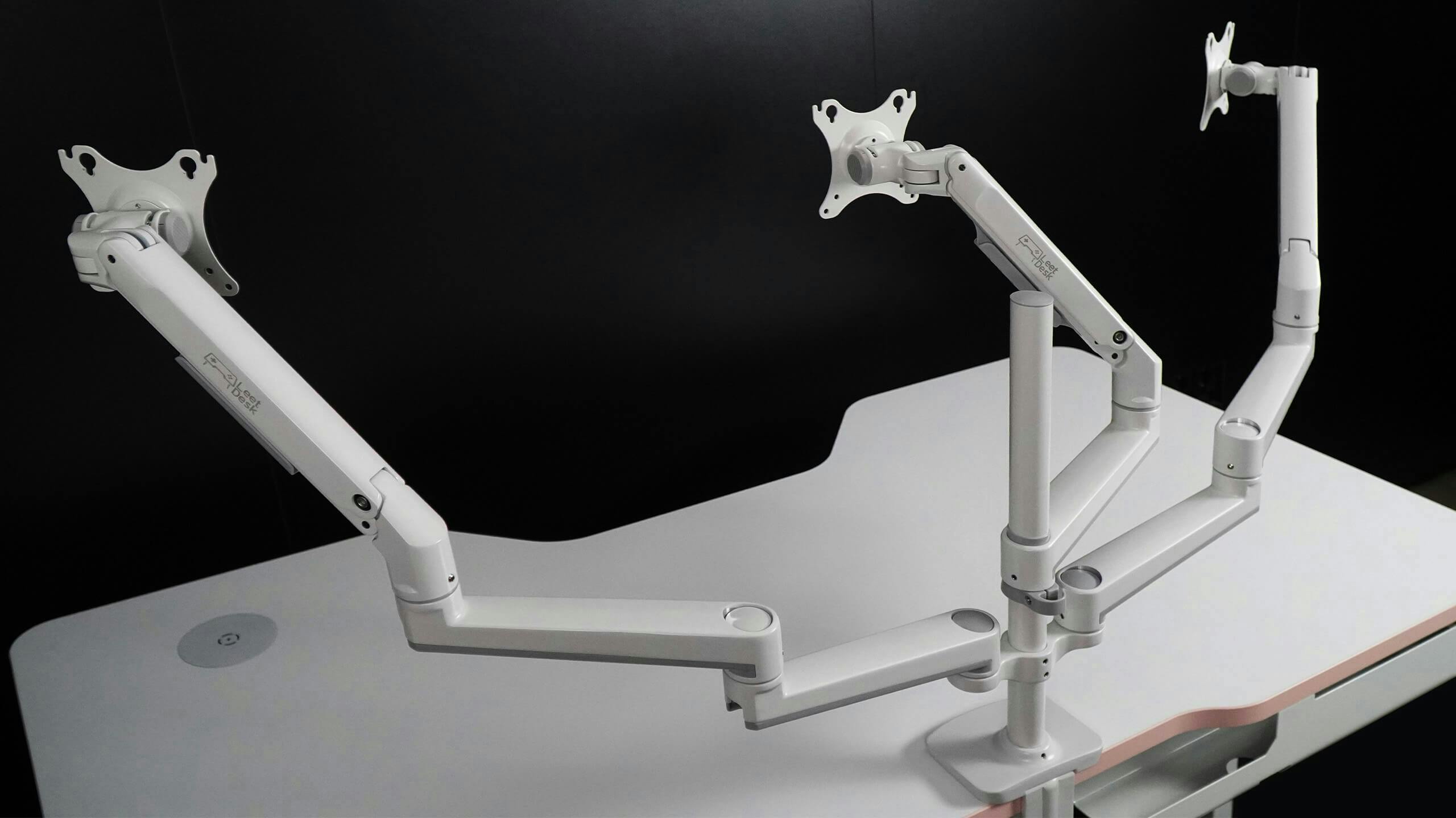 LeetDesk triple monitor arm for Gaming Desk - support from all 3 arms