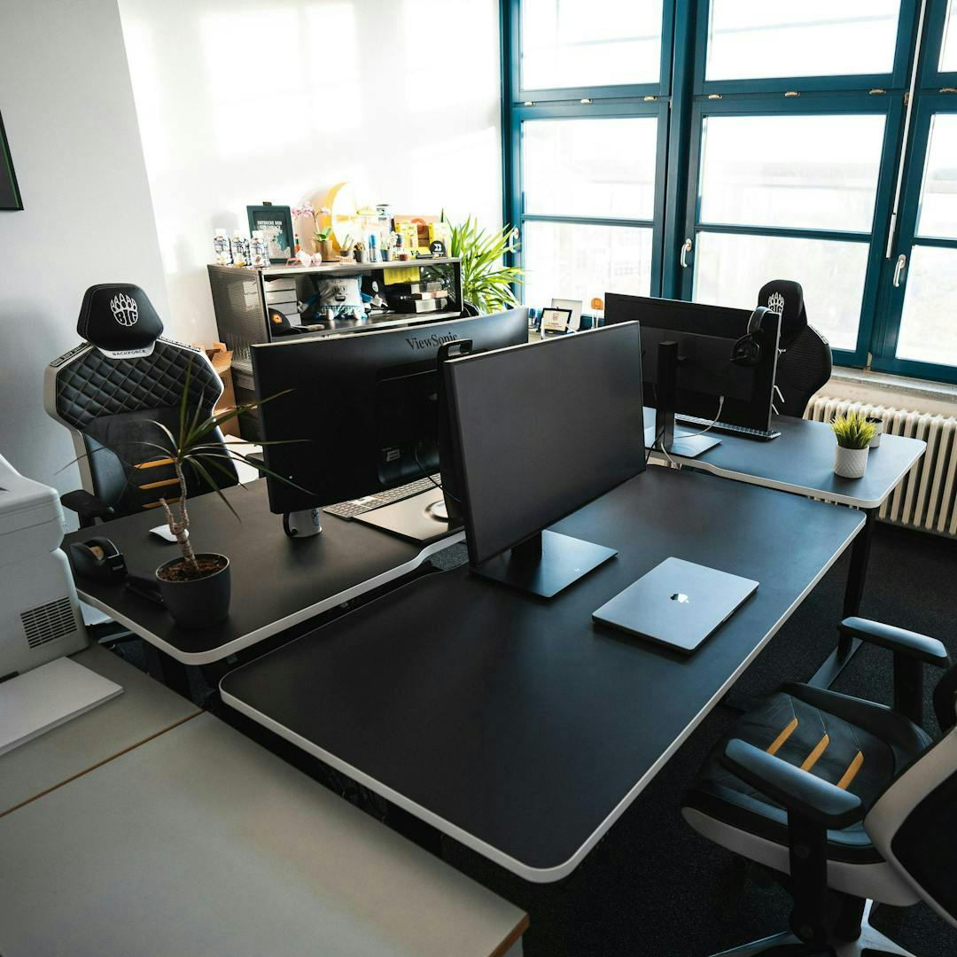 Verstellbare Büro Schreibtische Made in Germany von LeetDesk