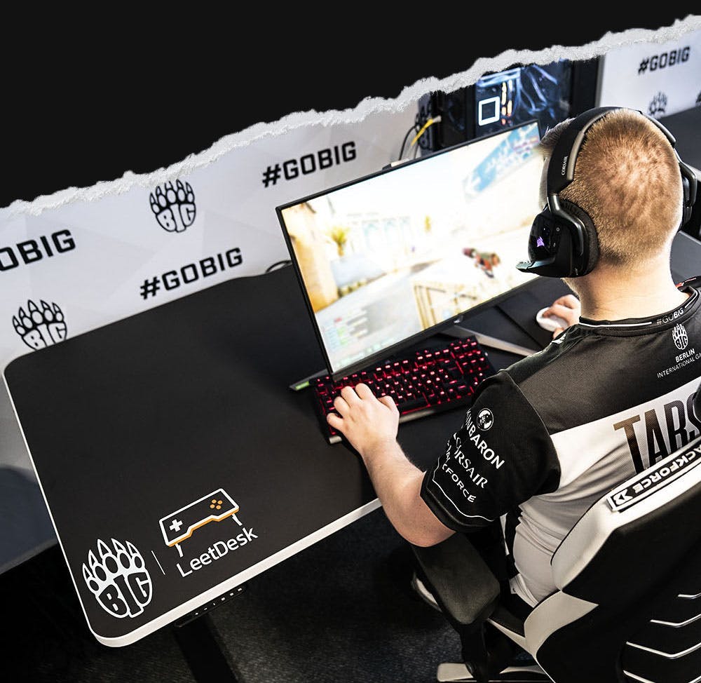 Tabsen from Berlin International Gaming plays at LeetDesks for optimal performance and health.
