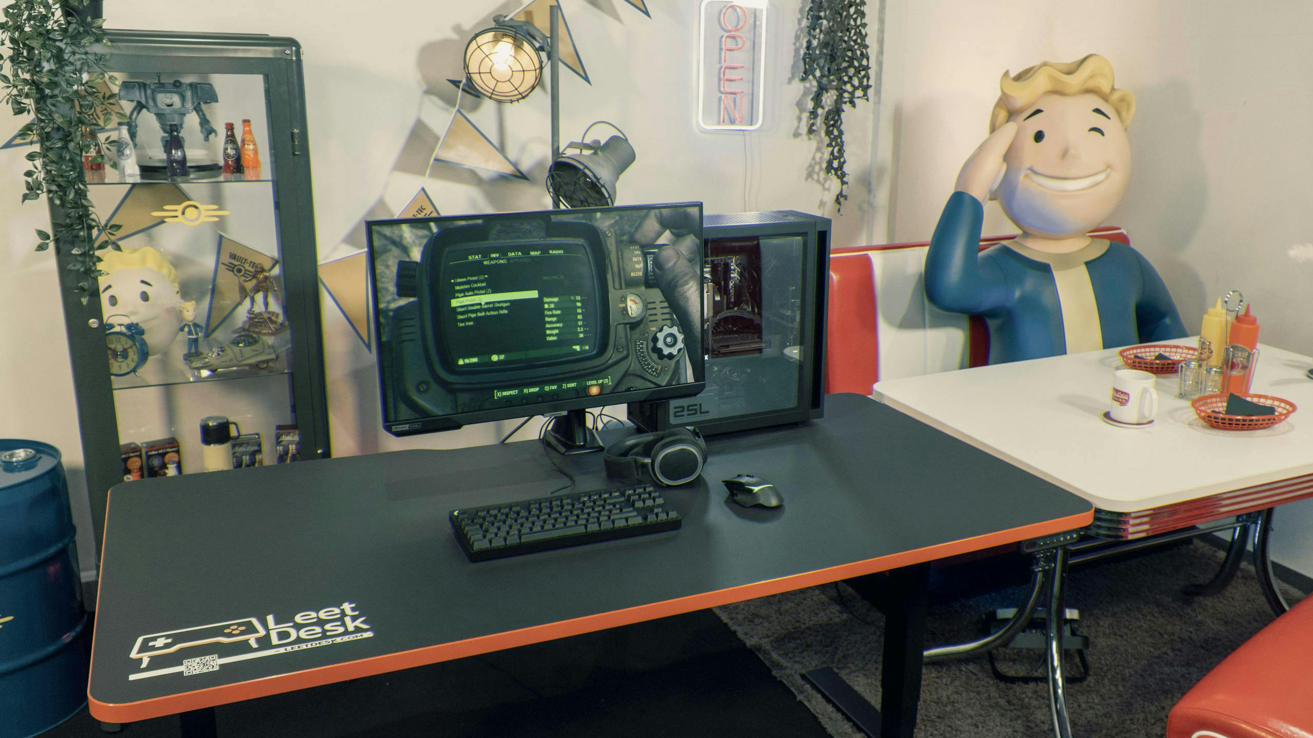gaming setup im fallout diner stil mit einem leetdesk gaming tisch