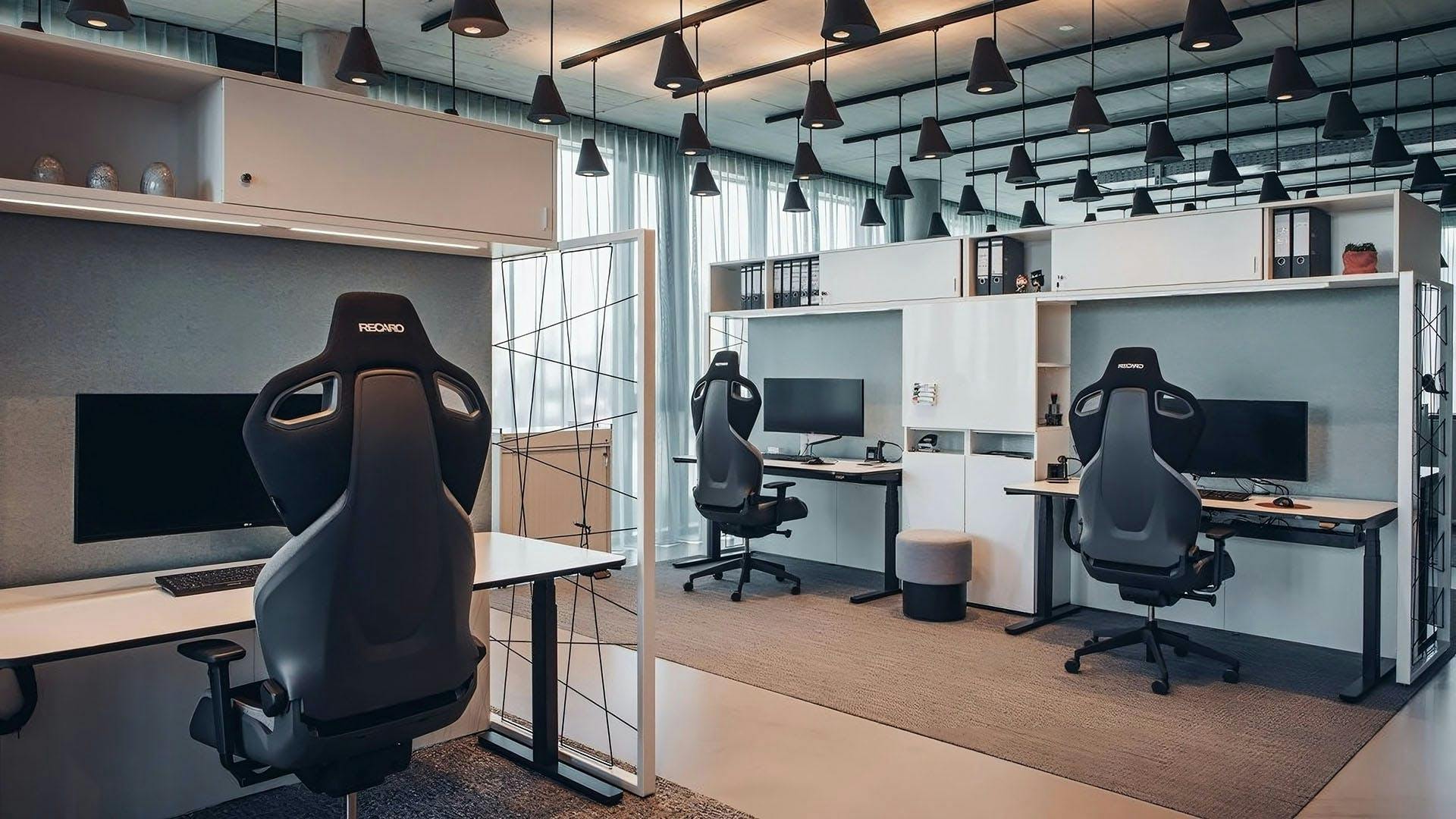 Recaro Gaming Stühle für das Büro - Zusammenarbeit mit LeetDesk