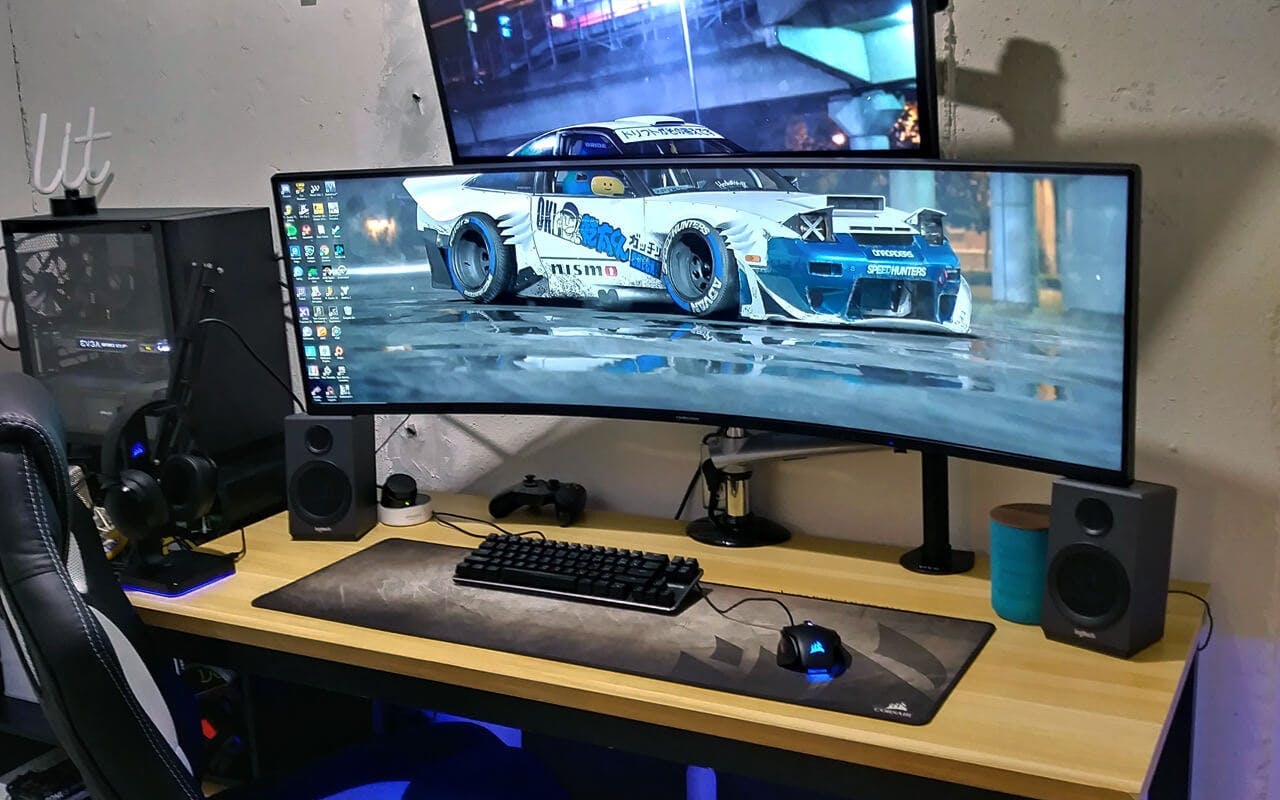 A compact gamer desk with stacked monitor setup