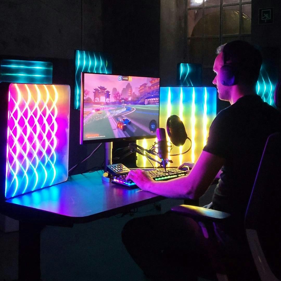 Lixl 3D light on gaming setup
