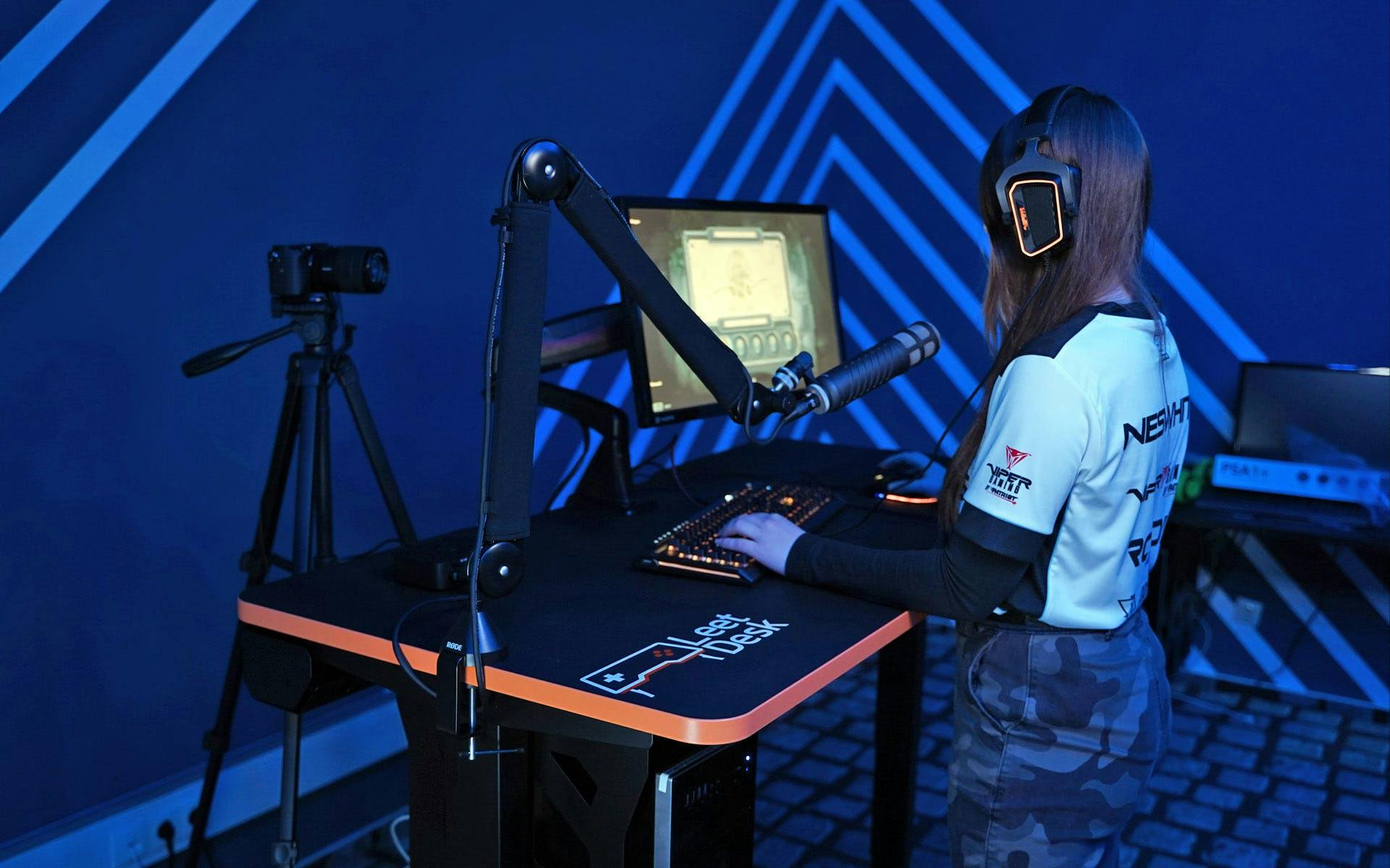 Height-adjustable gaming desks are great for streaming | Credit: LeetDesk