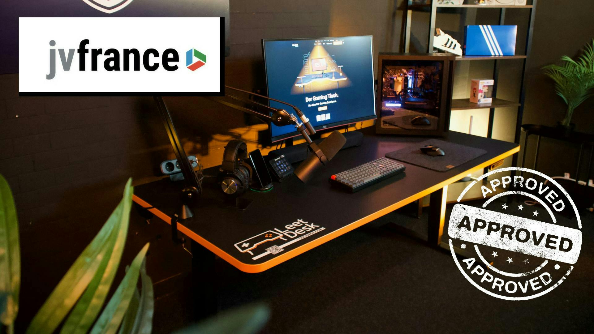 A LeetDesk surrounded by the jvfrance logo and a seal of approval. 