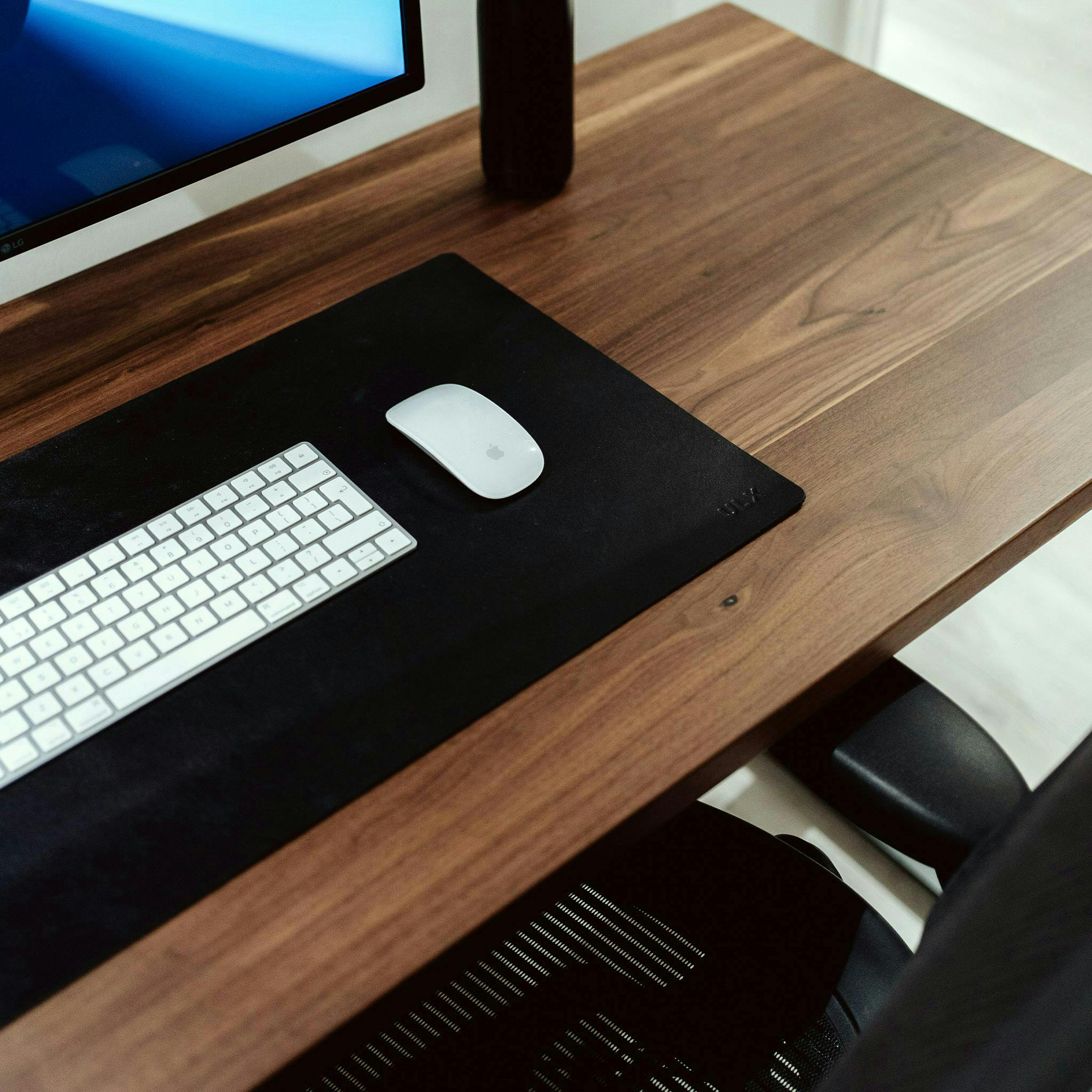 The sturdiest gaming desks are usually made of wood - but they don't necessarily have to look like wood | Credit: Oliur / Unsplash