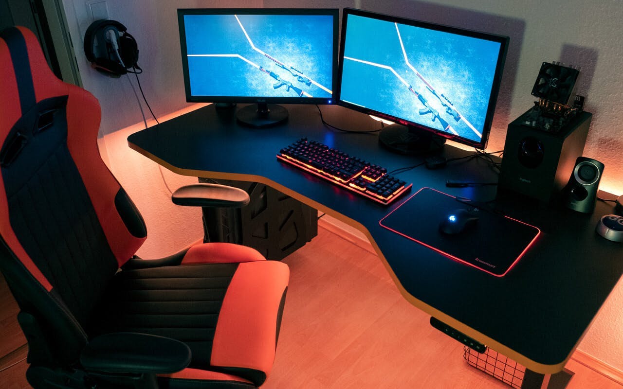 A height adjustable gaming desk in cockpit form | Credit: leetdesk.com